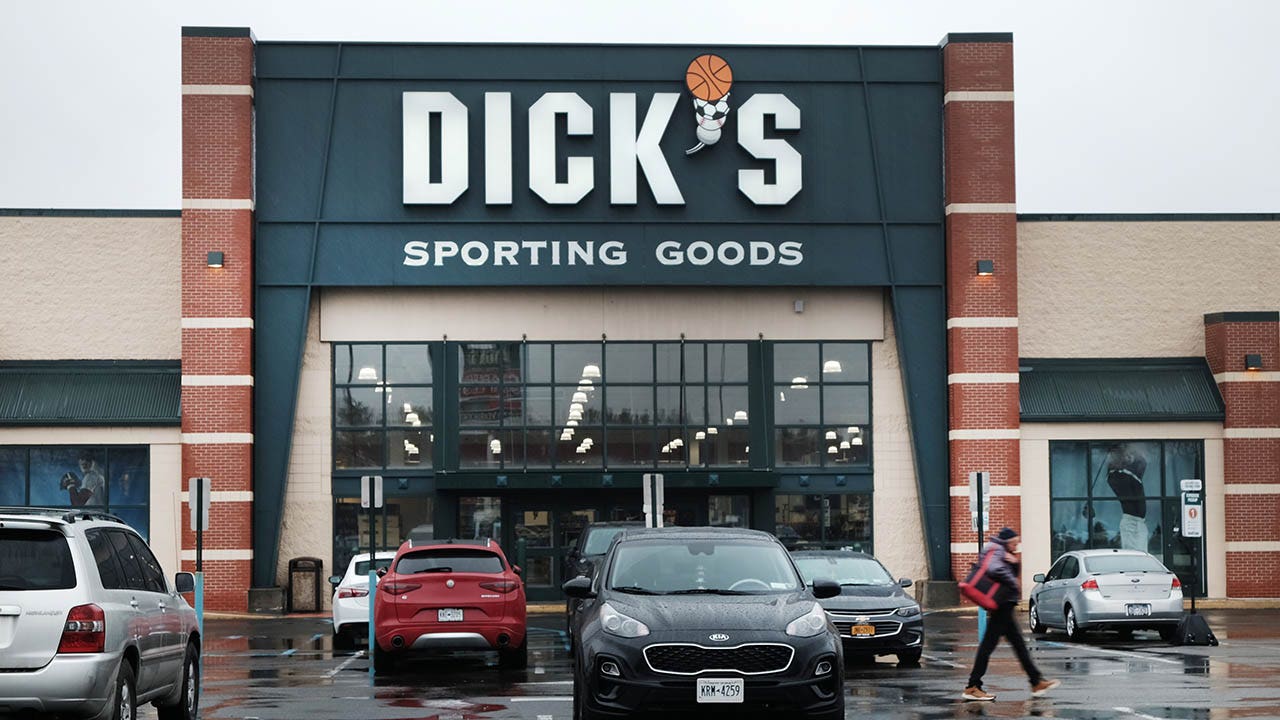 Dick’s Sporting Goods slashes 2026 outlook as consumer demand falls