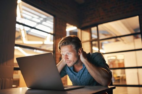 Why Most Workers Identify As Workaholics, Despite Knowing the Health Risks of Extra Hours