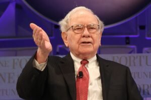 9 Warren Buffet Hacks to Save Big and Live Big