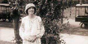 55 vintage photos show what life was like for women in the 1920s