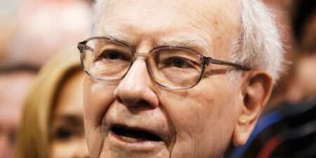 Warren Buffett’s Berkshire Hathaway Sells Stocks, Builds Cash in Q1