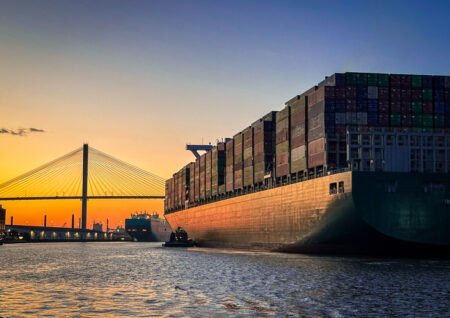 De Minimis: 2025 Trump Changes and Effects on Consumer Costs
