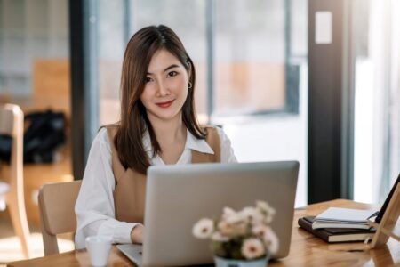 25 High-Paying Remote Jobs With Salaries of 0,000 (or Higher)