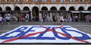 Jeff Bezos, Lauren Sánchez Wedding Protested in Venice: Photos