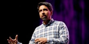 Khan Academy CEO Says AI Won’t Replace Teachers