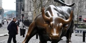 Nasdaq: Hedge-Fund Backers Are Piling Into Stockpicking Managers Again