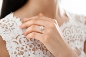 Natural Vs. Lab-Grown: How to Navigate the Diamond Dilemma