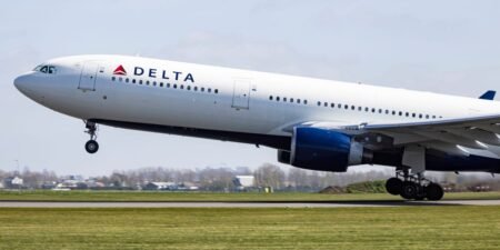 Delta Flight Encounters Severe Turbulence, 25 Injured