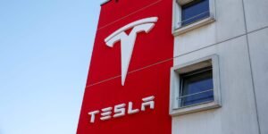 Tesla’s Finance Chief Tells Would-Be US Customers: Buy Our Cars Now
