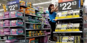 Walmart Rolls Out New Raise Strategy for Hourly Store Workers