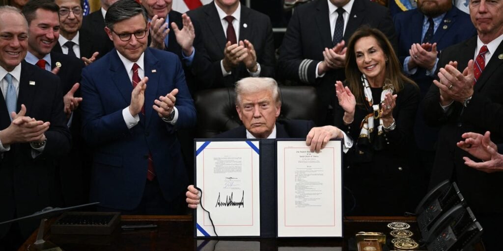 Here’s When Federal Workers Are Expected to Start Receiving Back Pay