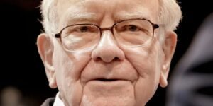 Warren Buffett Says He’ll Keep Writing a Yearly Letter and Hold Stock