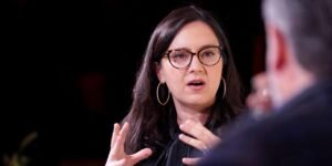 Bari Weiss Defends Her Decision to Hold a ’60 Minutes’ Segment: Memo
