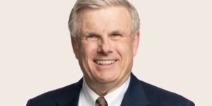 CEO Calls All 600 Employees — and Shifts Management Strategy CEO Calls All 600 Employees — and Shifts Management Strategy