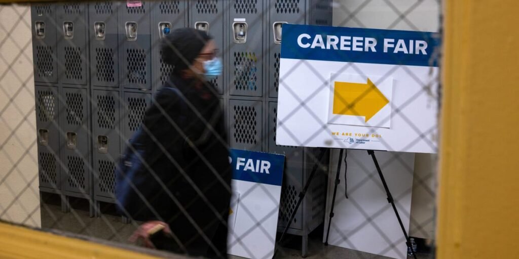 The Economy Is Growing. That Doesn’t Mean Companies Are Hiring More.