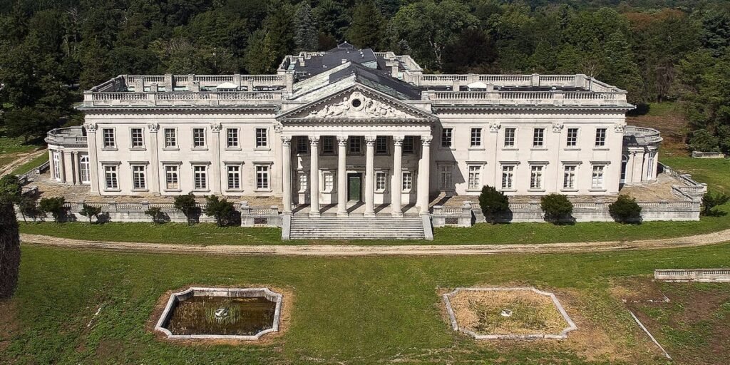 8 Abandoned Mansions Around the World That Were Once Worth Millions