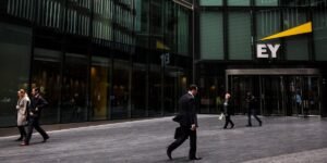 Big Four Promotions Hinge on Politics, Not Merit, Researchers Say