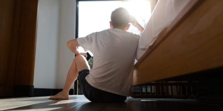 “Are You Dead?” App Sparks Loneliness Discussion in China