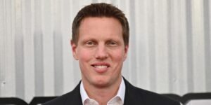 Paramount, David Ellison Strengthen Case As Versant Stock Struggles