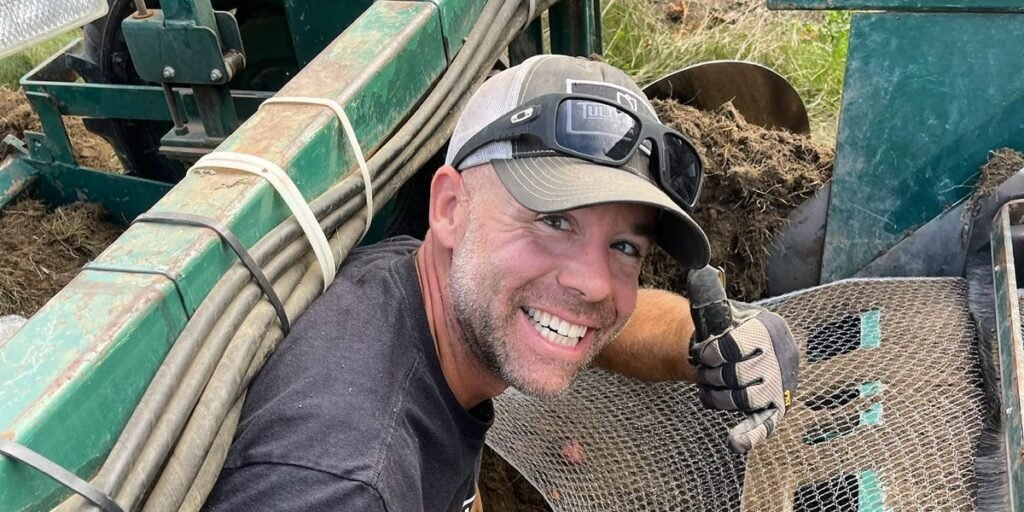 I was sick of never seeing my 6 kids. So I quit my Amazon job to become a tulip farmer.