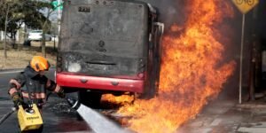 Tourists in Mexico’s Puerto Vallarta told to ‘shelter in place’ as cartel violence erupts Tourists in Mexico’s Puerto Vallarta told to ‘shelter in place’ as cartel violence erupts