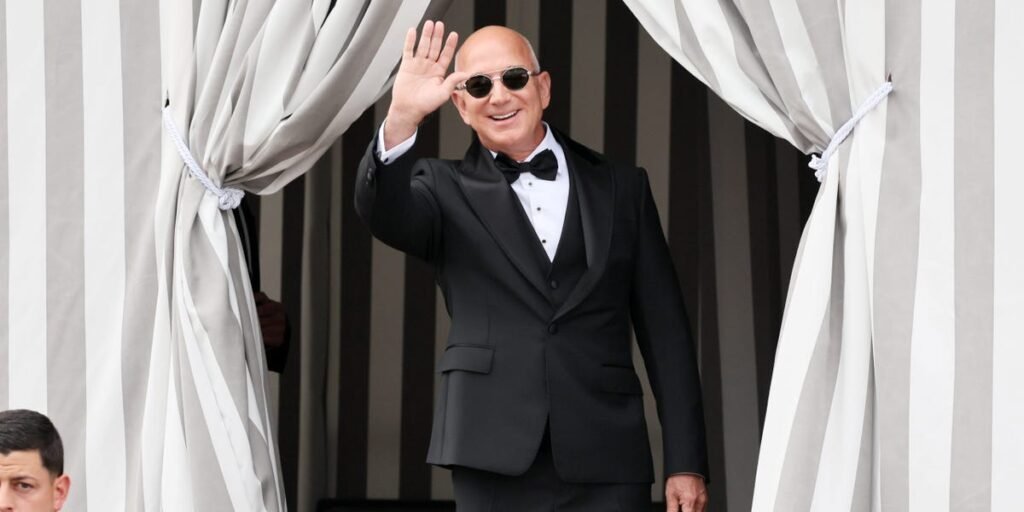 Jeff Bezos made a mess at the Washington Post. It’s up to him to fix it. Jeff Bezos made a mess at the Washington Post. It’s up to him to fix it.