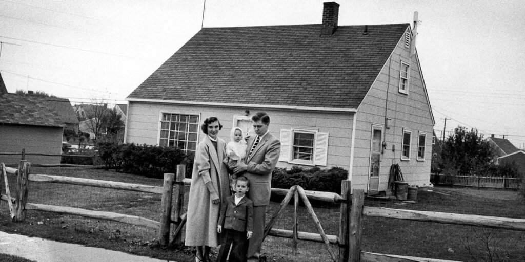 Take a walk through America’s first 1950s suburb in 25 vintage photos Take a walk through America’s first 1950s suburb in 25 vintage photos