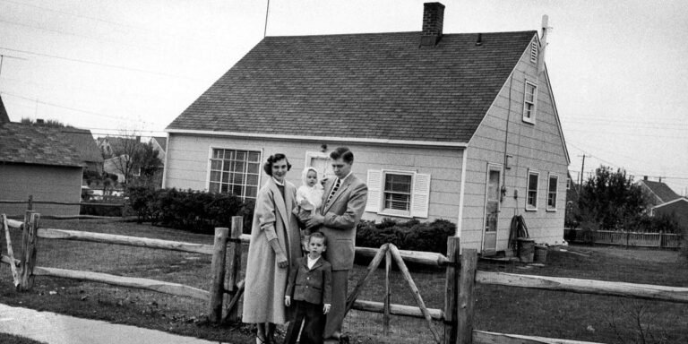 Take a walk through America’s first 1950s suburb in 25 vintage photos Take a walk through America’s first 1950s suburb in 25 vintage photos