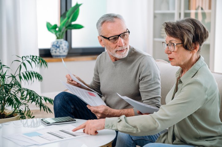 Stretch annuity eligibility varies by beneficiary type and account structure, with spouses often receiving broader continuation rights than non-spouse heirs.