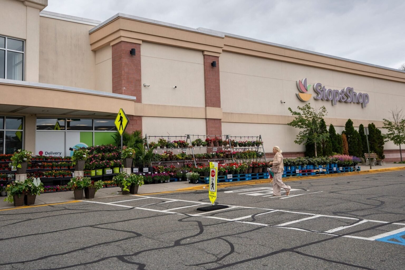 Stop & Shop Rolls Out Cheaper Hot Food Bar, New Entrees Stop & Shop Rolls Out Cheaper Hot Food Bar, New Entrees