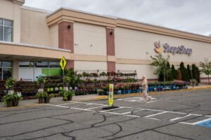 Stop & Shop Rolls Out Cheaper Hot Food Bar, New Entrees Stop & Shop Rolls Out Cheaper Hot Food Bar, New Entrees