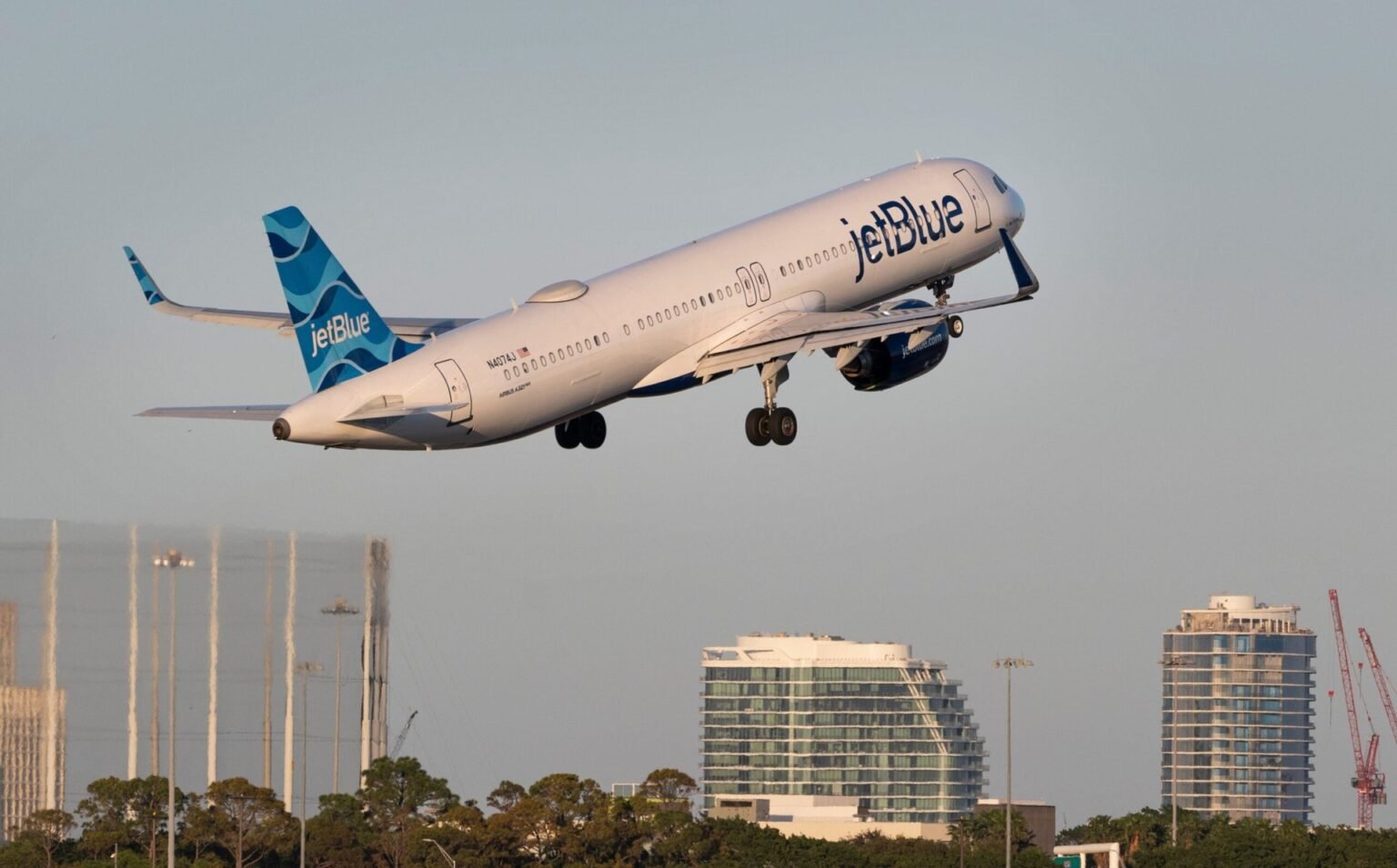 JetBlue Ups Bag Fees Amid Rising Oil Prices JetBlue Ups Bag Fees Amid Rising Oil Prices