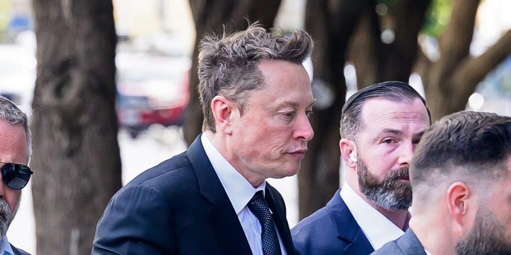 Elon Musk dodged cameras ahead of courthouse testimony. Snubbed photogs blamed a ‘decoy’ Tesla.