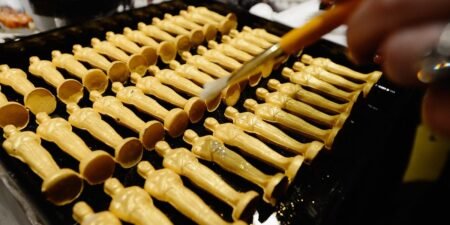 How Wolfgang Puck Dishes Out 30,000 Plates at the Oscars