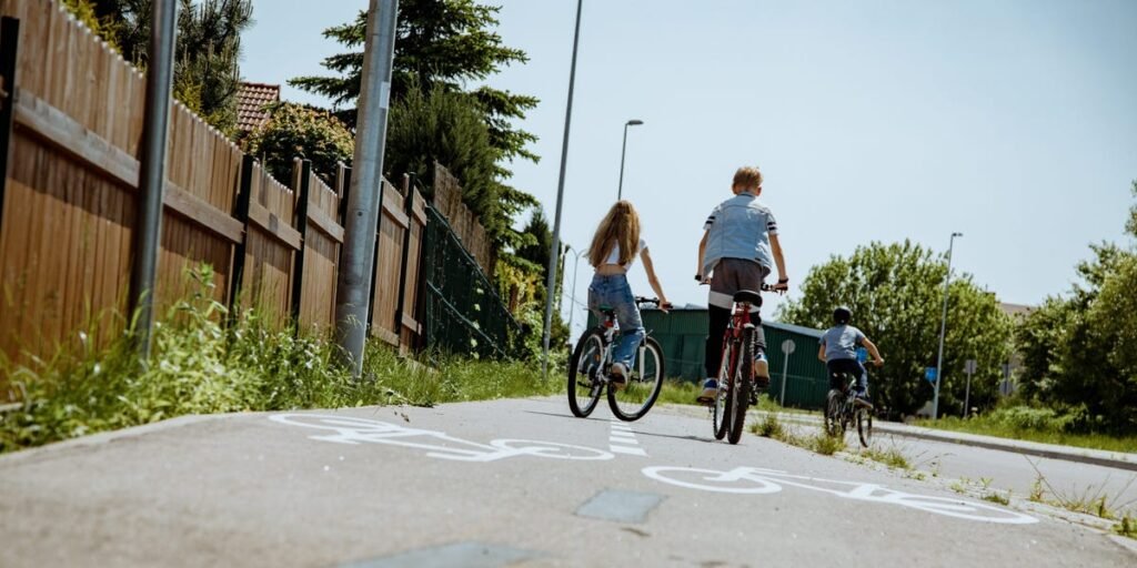I let my 8-year-old son roam the neighborhood freely. Other parents nearby are starting to let their kids do the same. I let my 8-year-old son roam the neighborhood freely. Other parents nearby are starting to let their kids do the same.