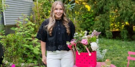 The viral Bogg beach bag got copied. Its founder offered something dupes couldn’t. The viral Bogg beach bag got copied. Its founder offered something dupes couldn’t.