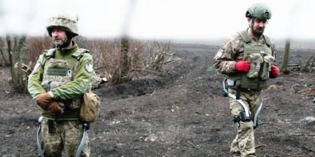 A Ukrainian corps says it’s combat-testing exoskeletons that can fit in a briefcase and help troops run 12 mph A Ukrainian corps says it’s combat-testing exoskeletons that can fit in a briefcase and help troops run 12 mph