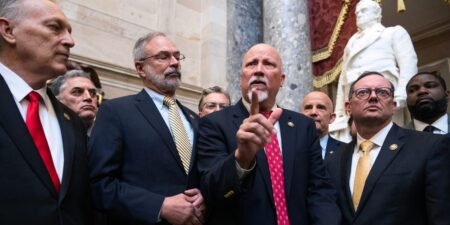 TSA agents to start getting paid again as soon as Monday, DHS says