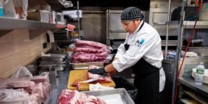 I spent the day at an iconic Wall Street steakhouse in search of the power lunch — but I was looking in the wrong place