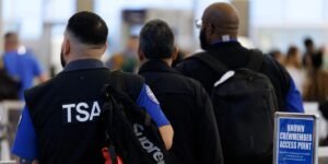 TSA agents who often live paycheck to paycheck haven’t been paid in 5 weeks. Here’s how much they usually make. TSA agents who often live paycheck to paycheck haven’t been paid in 5 weeks. Here’s how much they usually make.