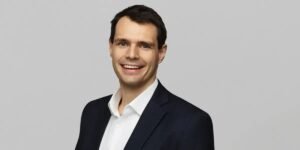 Tech guru Igor Pejic says an AI bust wouldn’t rival the dot-com crash — but there’d be almost ‘no place to hide’