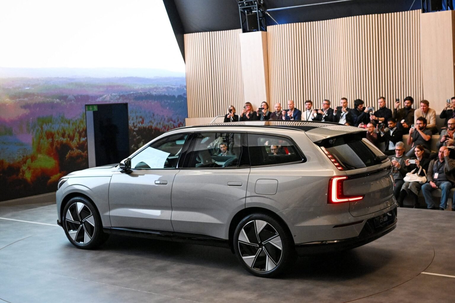 Is Your Family Safer in a Minivan or an SUV? This Test Says the Latter Is Your Family Safer in a Minivan or an SUV? This Test Says the Latter