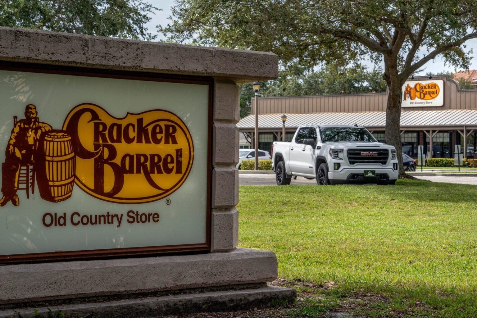 Cracker Barrel Brings Back Heat n’ Serve Easter Meals for 2026 Cracker Barrel Brings Back Heat n’ Serve Easter Meals for 2026