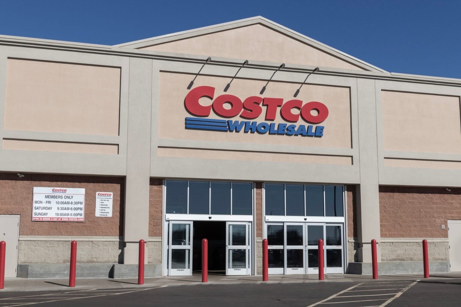 8 Things Costco Members Can Get for Free
