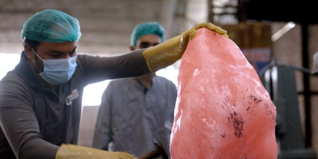 Inside Pakistan’s Dangerous Himalayan Pink Salt Mines Inside Pakistan’s Dangerous Himalayan Pink Salt Mines