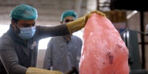Inside Pakistan’s Dangerous Himalayan Pink Salt Mines Inside Pakistan’s Dangerous Himalayan Pink Salt Mines