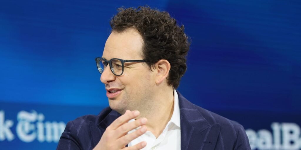 VCs are flooding Anthropic with offers to invest at up to an 0 billion valuation