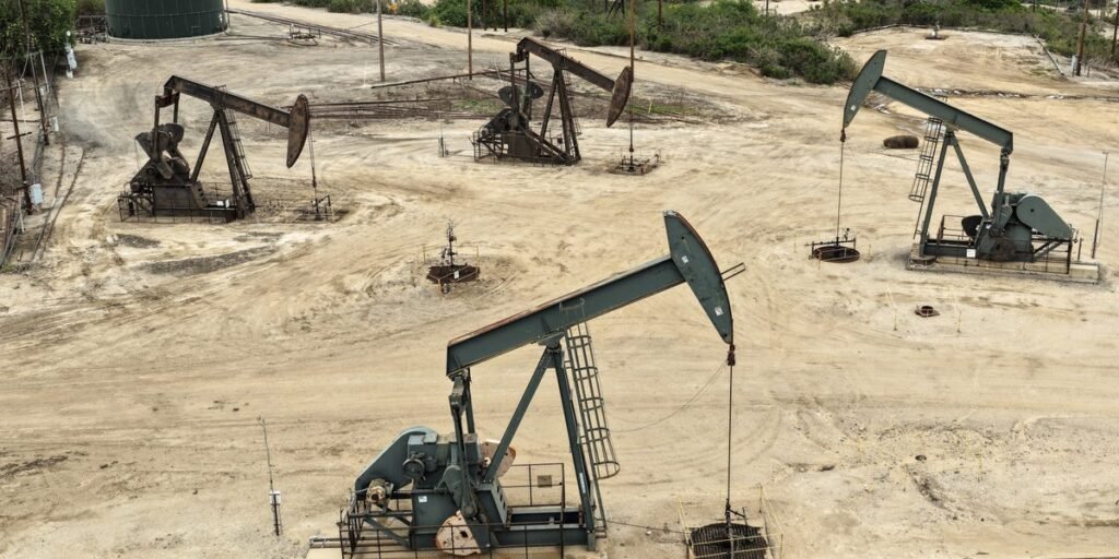 Oil prices climb as US-Iran peace talks stall