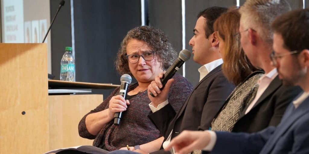 A Wall Street law firm is selling software for clients to do their own legal work A Wall Street law firm is selling software for clients to do their own legal work