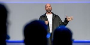 Meta’s CTO has some advice for college students wanting to work in tech: ‘Constantly be building.’